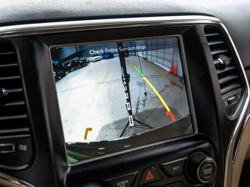 Used 2017 Jeep Grand Cherokee Limited image 23