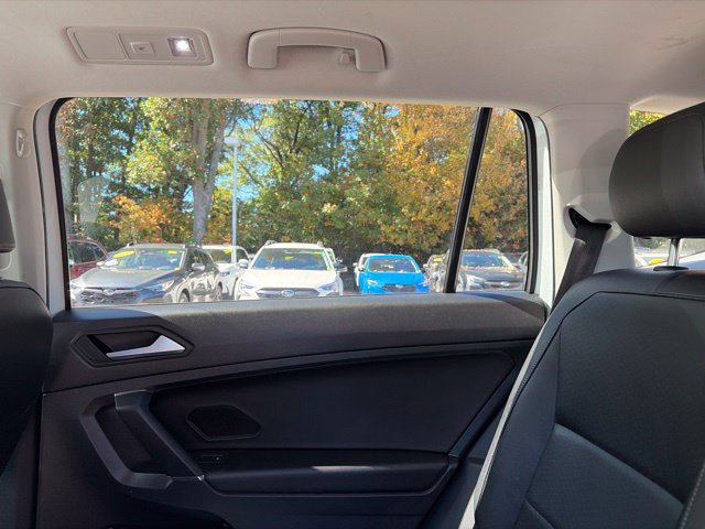 Used 2020 Volkswagen Tiguan SE w/ Panoramic Sunroof Package AWD/4WD image 19