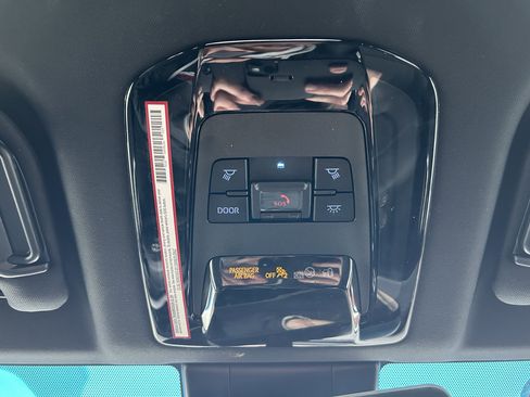 Used 2021 Toyota Venza XLE w/ Softex Package image 34