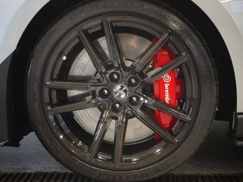 Used 2021 Ford Mustang Shelby GT500 w/ Technology Package RWD image 8