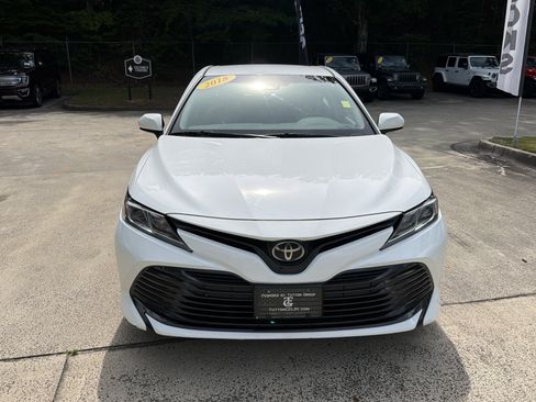 Used 2018 Toyota Camry LE FWD image 2