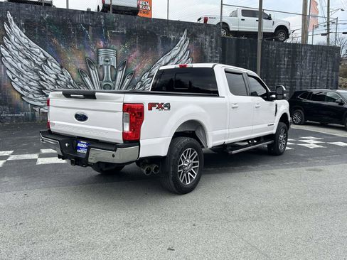 Used 2019 Ford F250 Lariat w/ Lariat Value Package image 3