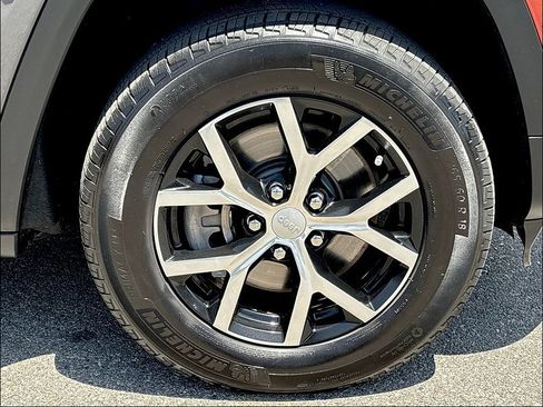 Used 2024 Jeep Grand Cherokee L Limited AWD/4WD image 32