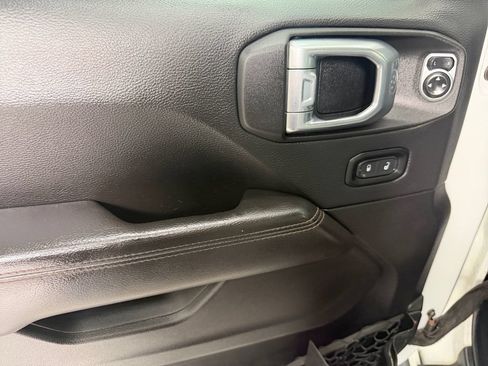 Used 2021 Jeep Gladiator Mojave AWD/4WD image 11