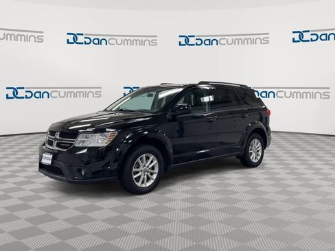 Used 2017 Dodge Journey SXT w/ Comfort/Convenience Group FWD image 4