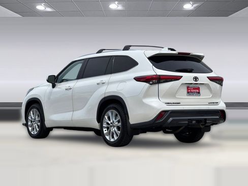 Used 2021 Toyota Highlander Limited image 7