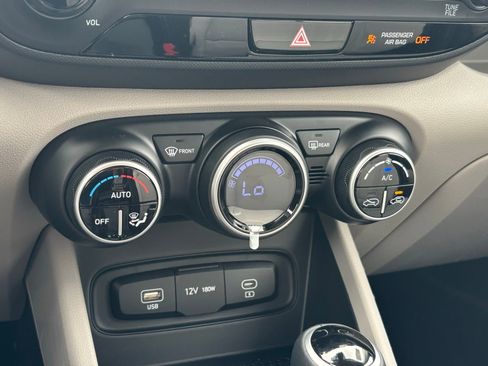 New 2025 Hyundai Venue SEL image 19