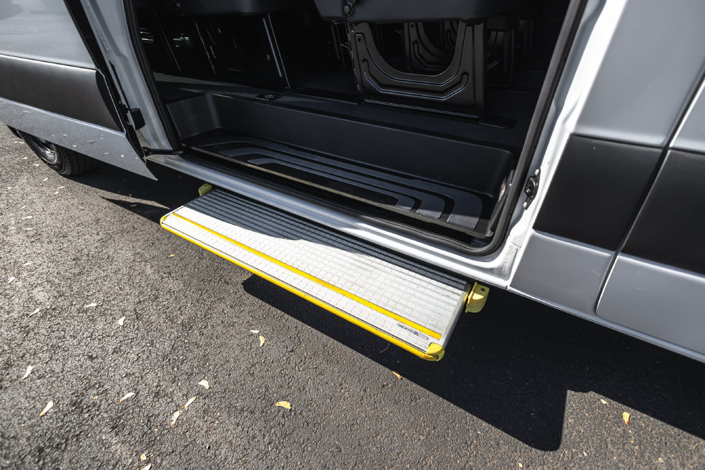 Used 2024 Mercedes-Benz Sprinter 2500 image 18
