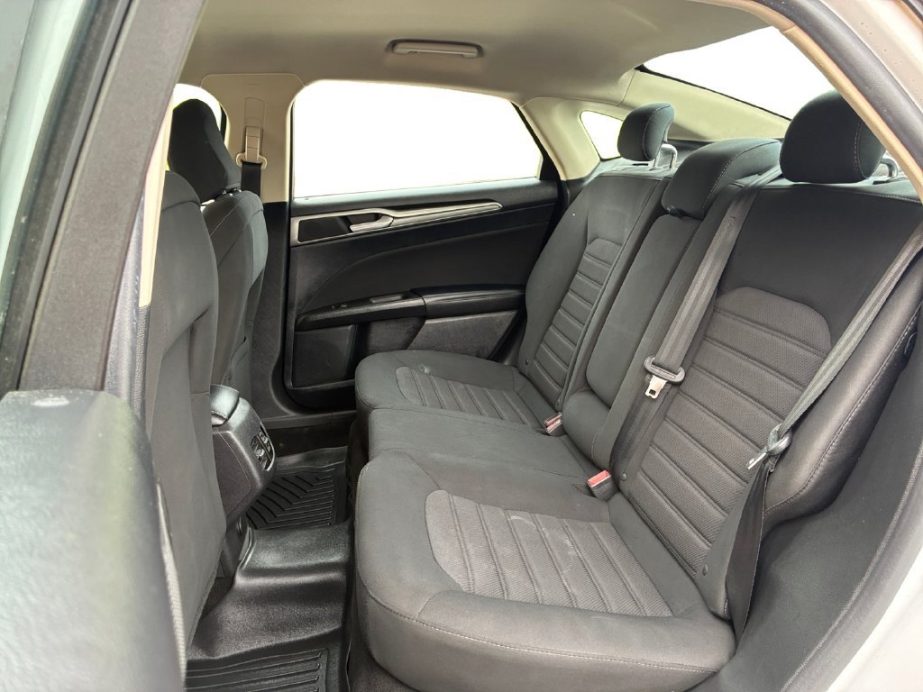 Used 2020 Ford Fusion SE FWD image 18