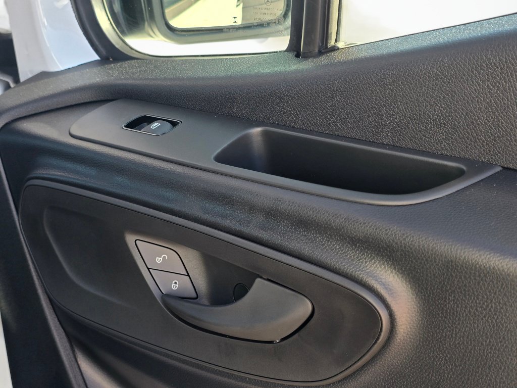 New 2025 Mercedes-Benz eSprinter 170 Cargo image 25