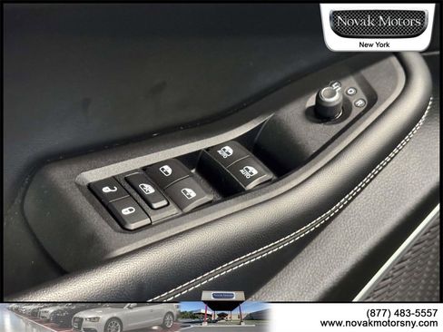 Used 2022 Jeep Grand Cherokee Limited image 15