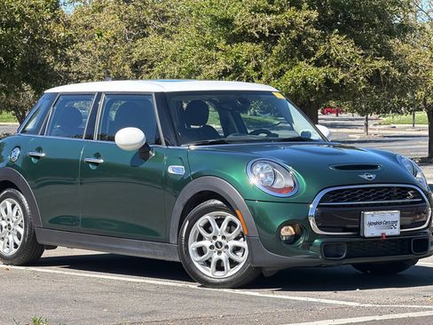 Used 2017 MINI Cooper S image 2