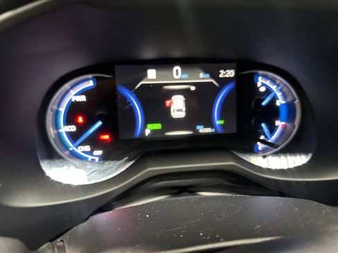 Used 2025 Toyota RAV4 XLE AWD/4WD image 15