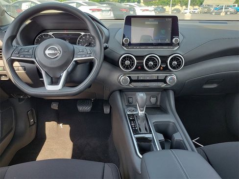 New 2025 Nissan Sentra SV image 4