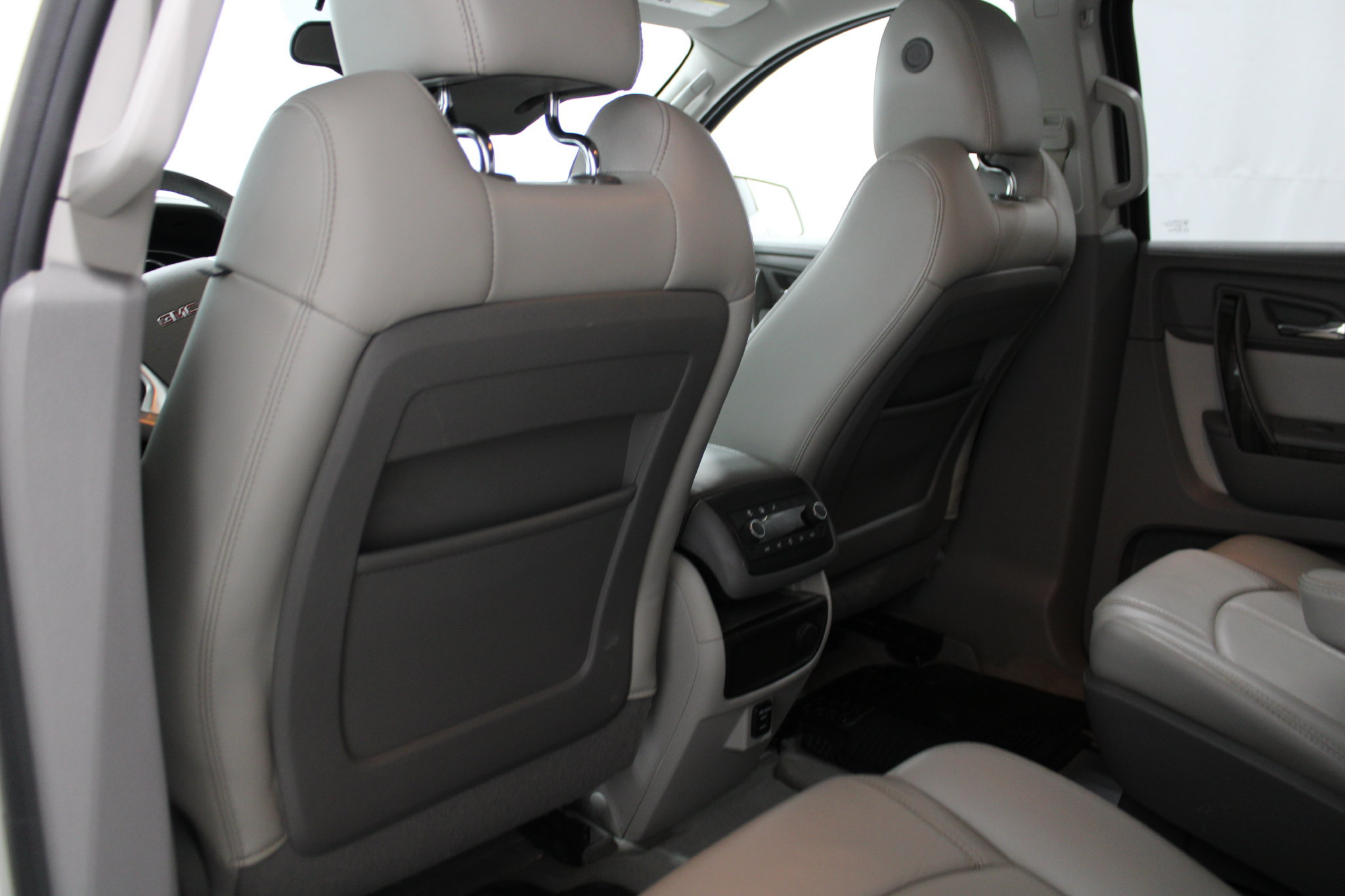 Used 2015 GMC Acadia SLT FWD image 16