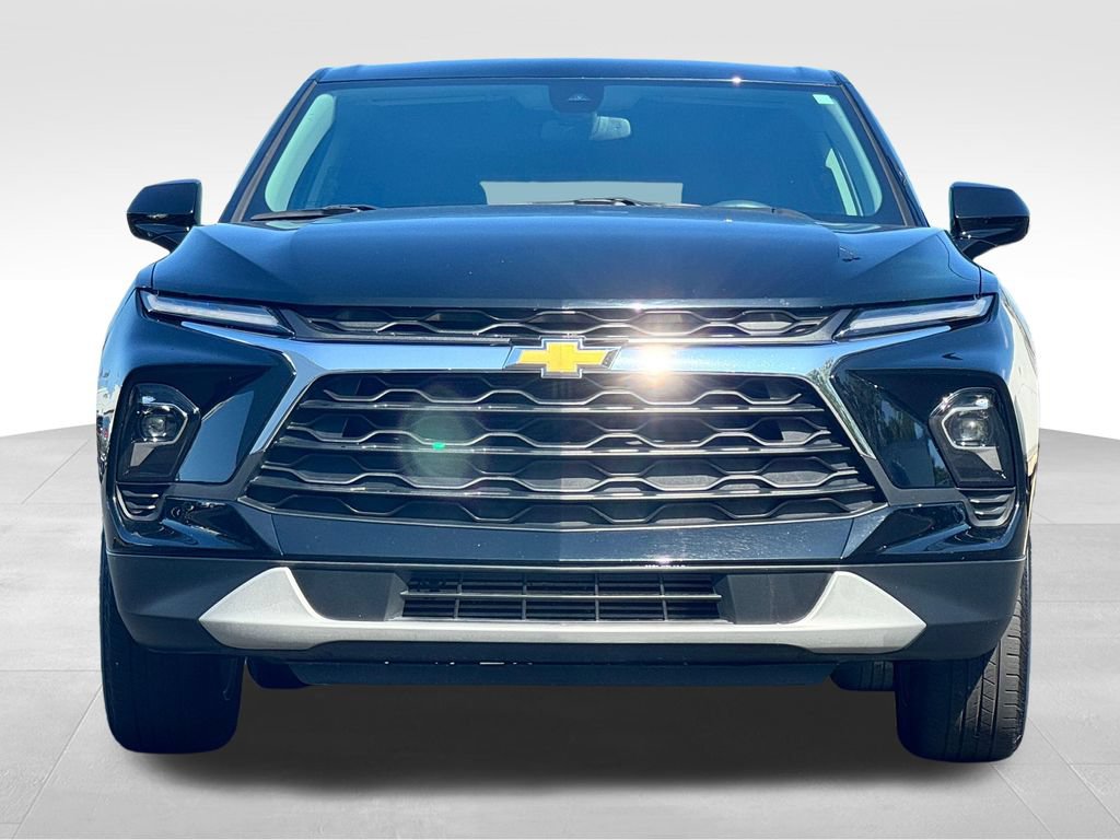 Used 2025 Chevrolet Blazer LT FWD image 2