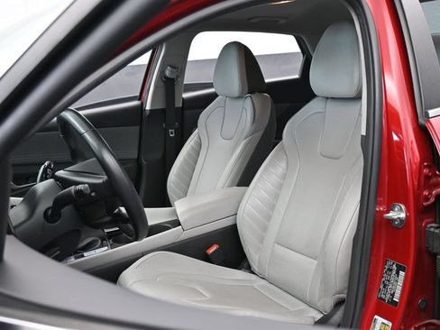 Used 2024 Hyundai Elantra Limited FWD image 10