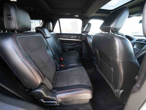 Used 2018 Ford Explorer XLT w/ Equipment Group 202A image 25