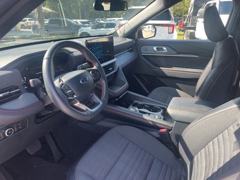 Used 2025 Ford Explorer ST-Line w/ ST-Line Street Pack AWD/4WD image 10
