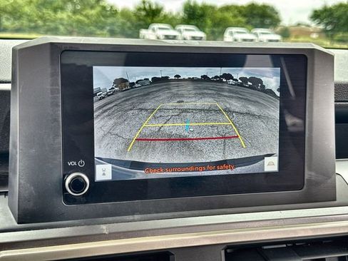 Used 2025 Toyota Tacoma SR5 AWD/4WD image 17