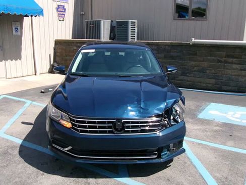 Used 2018 Volkswagen Passat 2.0T SE FWD image 2