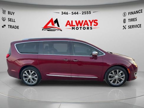 Used 2018 Chrysler Pacifica Limited w/ Tire & Wheel Group FWD image 4