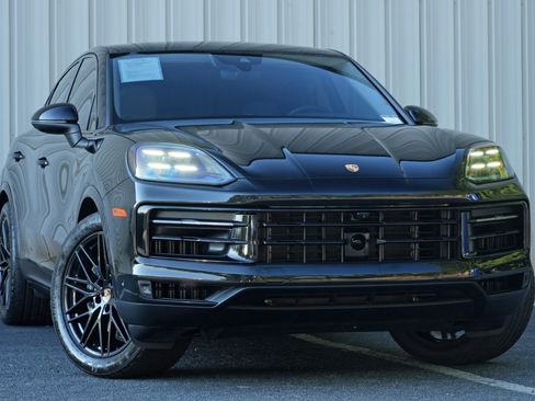 Used 2025 Porsche Cayenne Coupe AWD/4WD image 4