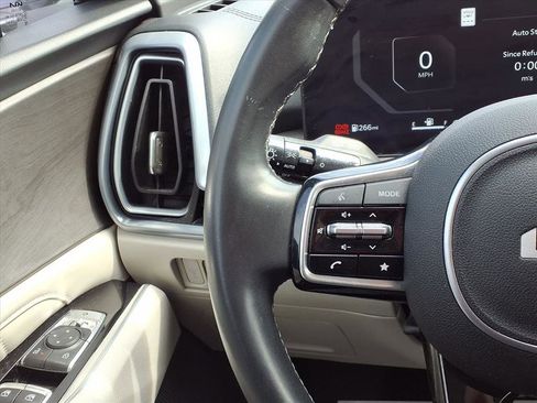 Used 2024 Kia Sorento SX image 17