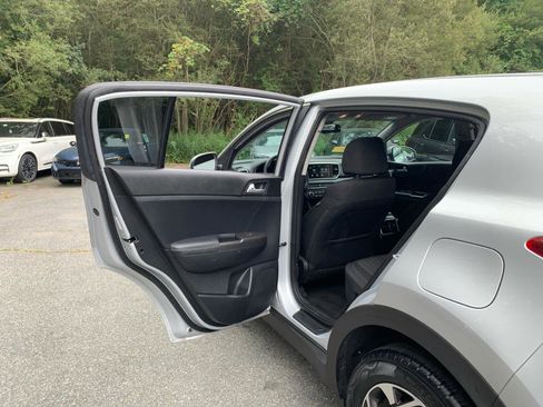 Used 2020 Kia Sportage LX image 32