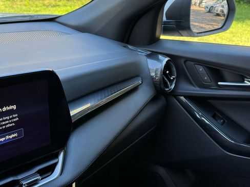 Used 2025 Chevrolet Equinox LT image 29