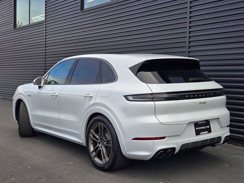 New 2026 Porsche Cayenne Turbo image 3