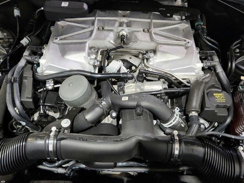 Used 2020 Jaguar F-PACE SVR image 32