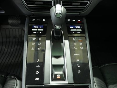 New 2026 Porsche Macan Turbo image 23