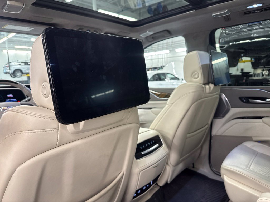Used 2023 Cadillac Escalade ESV Sport Platinum AWD/4WD image 16