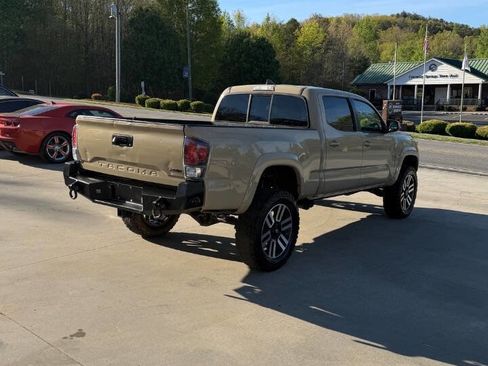 Used 2016 Toyota Tacoma SR5 w/ SR5 Appearance Package (SN) image 3