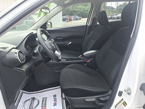 Used 2024 Nissan Kicks SV FWD image 11