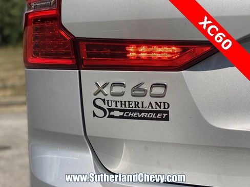 Used 2023 Volvo XC60 T8 Plus image 12
