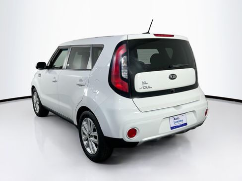 Used 2018 Kia Soul + FWD image 7
