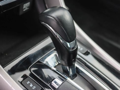 Used 2017 Honda Accord Touring image 18