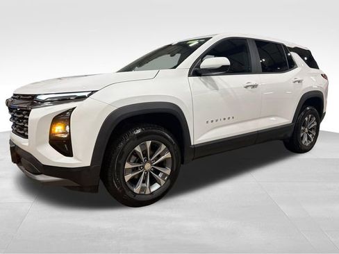 Used 2026 Chevrolet Equinox LT w/ Convenience Package II AWD/4WD image 1