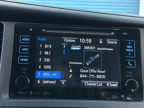 Used 2017 Toyota Sienna SE image 25