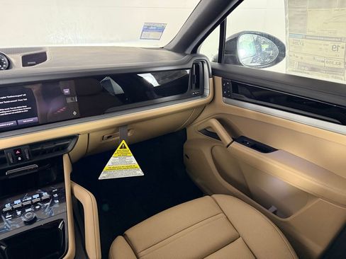 New 2025 Porsche Cayenne Coupe image 23