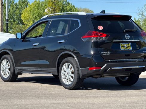 Used 2017 Nissan Rogue SV AWD/4WD image 6