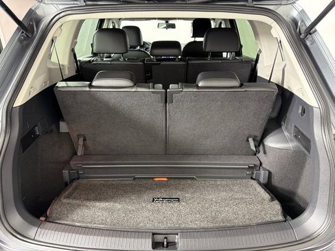 Used 2018 Volkswagen Tiguan SE w/ Panoramic Sunroof Package FWD image 22