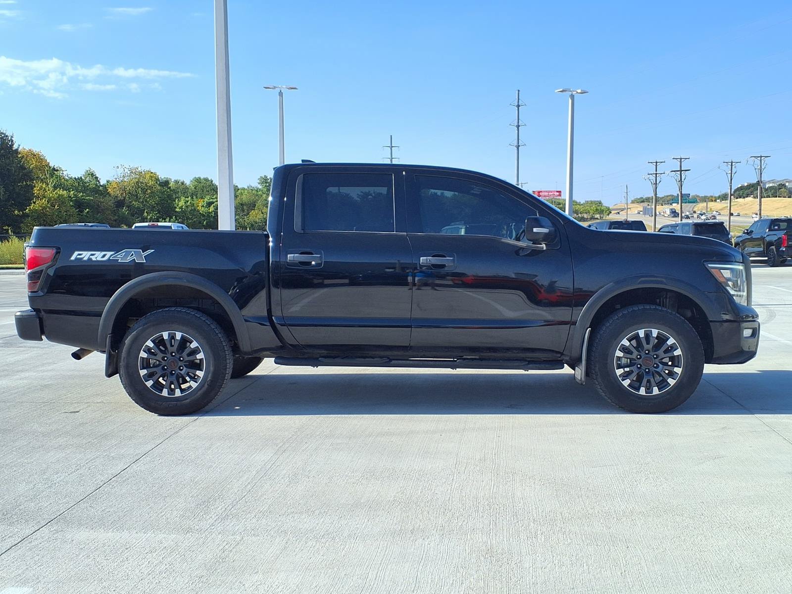 Used 2023 Nissan Titan PRO-4X w/ Pro-4x Convenience Package AWD/4WD image 10