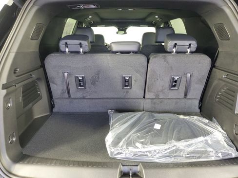 New 2026 Chevrolet Traverse LT w/ Sun and Wheel Package FWD image 32