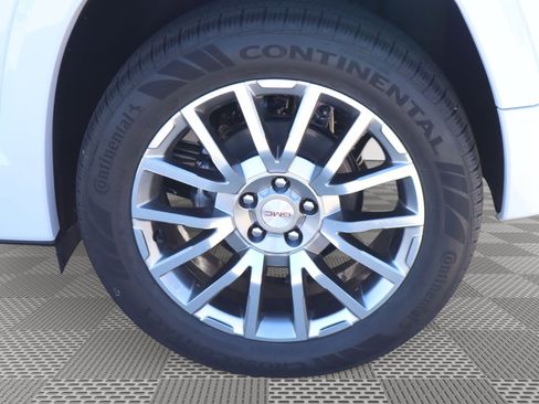 New 2026 GMC Terrain Denali w/ LPO, Floor Liner Package image 18