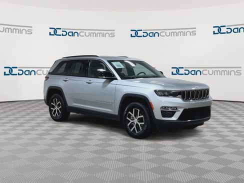 Used 2024 Jeep Grand Cherokee Limited AWD/4WD image 2