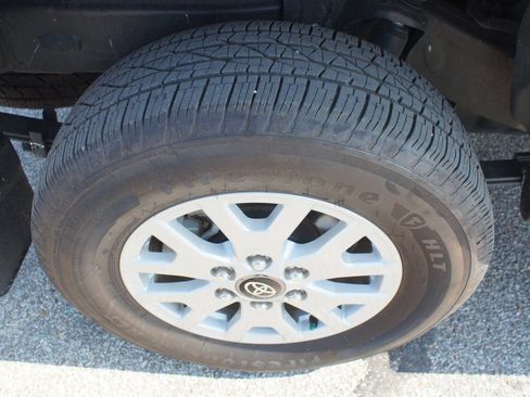 Used 2025 Toyota Tacoma SR w/ SR Upgrade Package AWD/4WD image 24