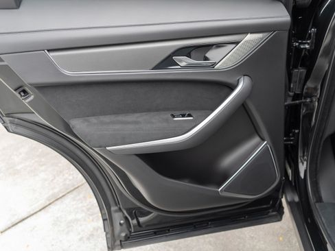 Used 2022 Jaguar F-PACE SVR image 30